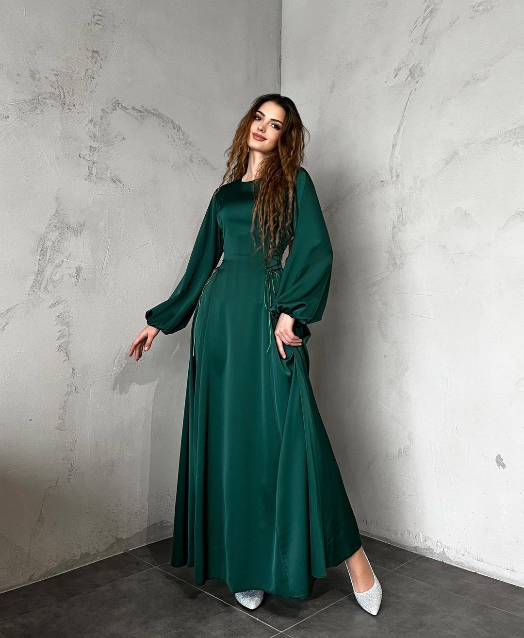 Carmela Gregori™ Elegáns hosszú ruha puha mandzsettával