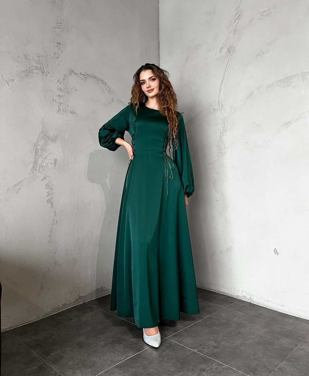 Carmela Gregori™ Elegáns hosszú ruha puha mandzsettával