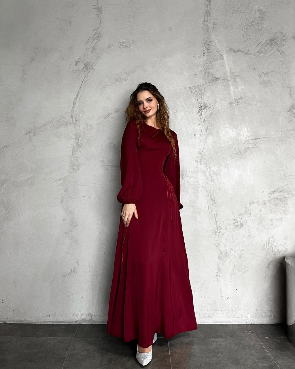 Carmela Gregori™ Elegáns hosszú ruha puha mandzsettával