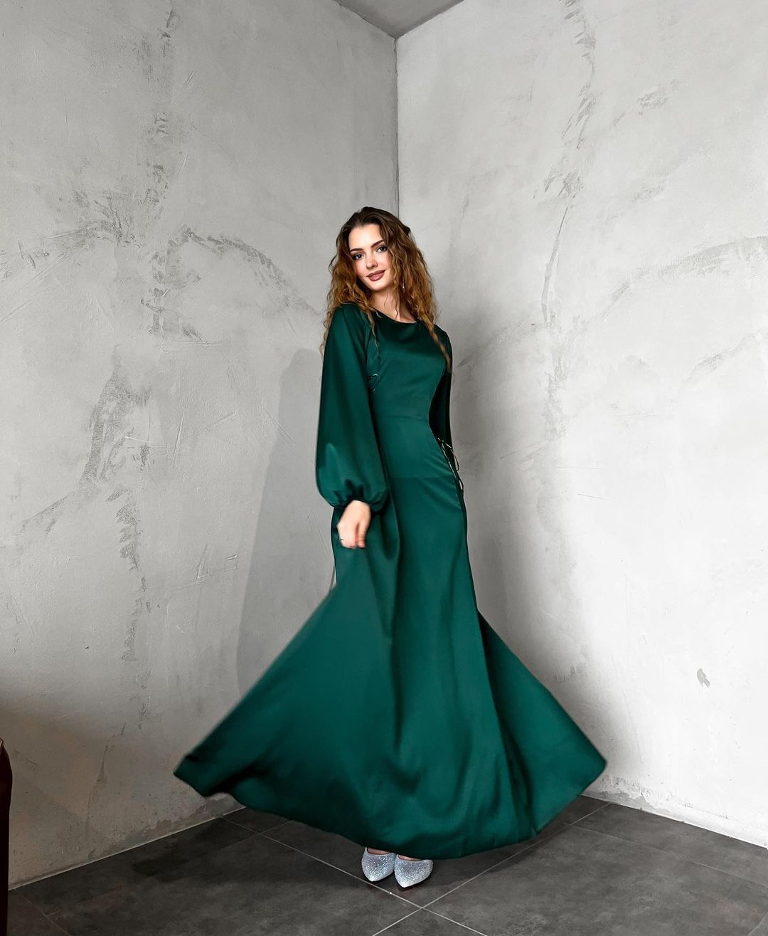 Carmela Gregori™ Elegáns hosszú ruha puha mandzsettával
