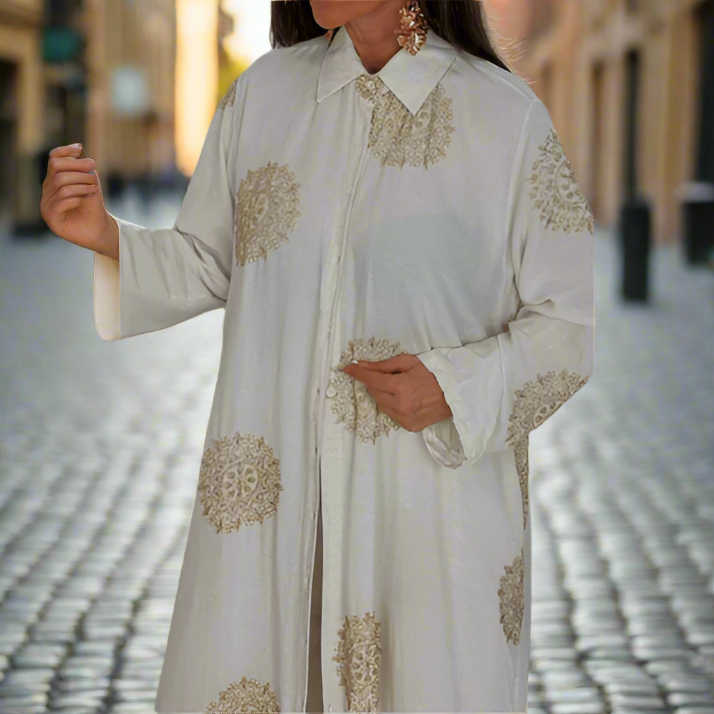 Erica Amadio™ V-nyakú hosszú kabát és nyomott széles szárú nadrág, kétrészes szett