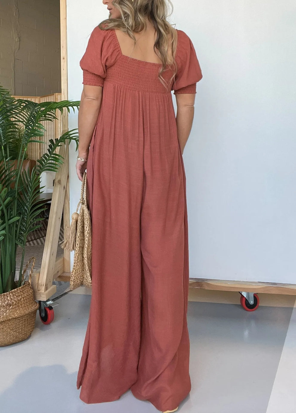 Fulvia Sessa™ Jumpsuit szögletes nyakkivágással és gombokkal